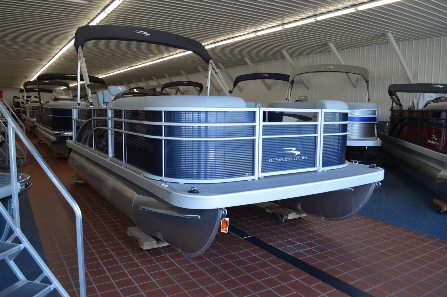 Bennington 18 sl 18 11 hallberg marine