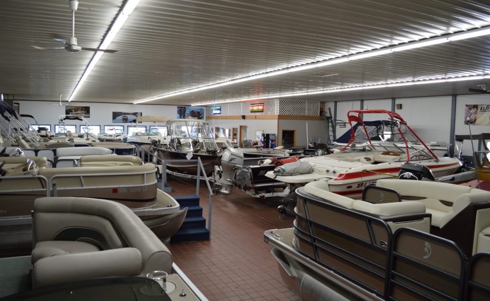 Used Boat Store Photos 003